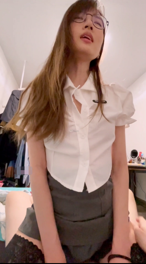 网传高颜值黄发嫩妹和男友做爱视频流出 【5V 418MB】