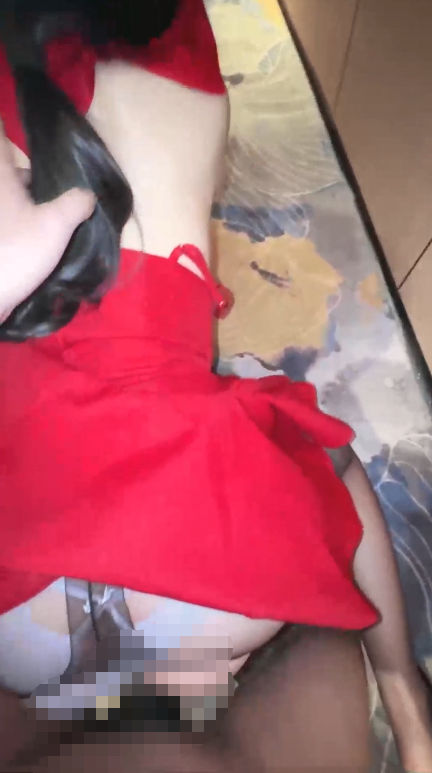 海角人气姐弟-会喷水的亲姐姐-圣诞特辑 打破传统圣诞服侍今年采用“无内衬半乳小吊带“(1V,746M)