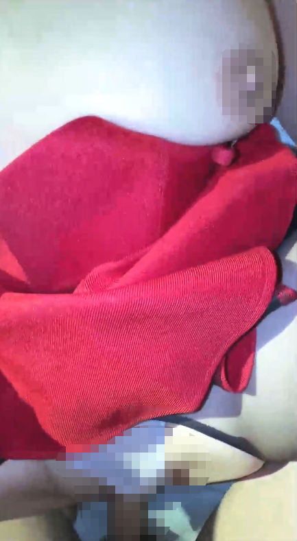 海角人气姐弟-会喷水的亲姐姐-圣诞特辑 打破传统圣诞服侍今年采用“无内衬半乳小吊带“(1V,746M)