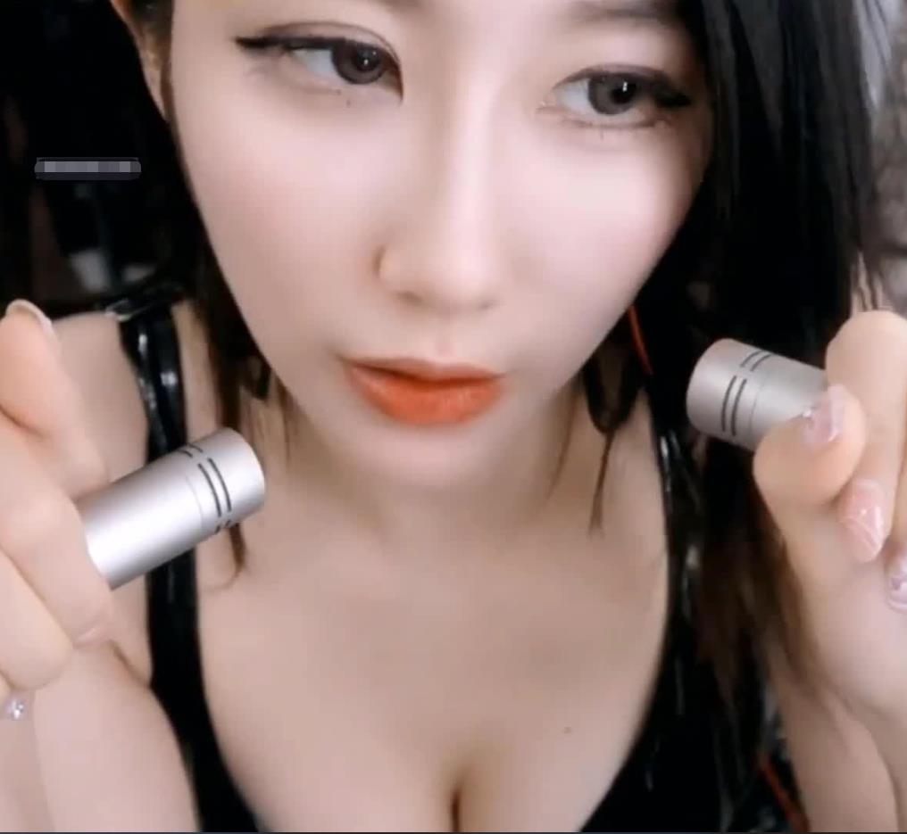 0817142934.jpg 虎牙可爱的埋埋 as-mr福利视频 皮衣亲亲