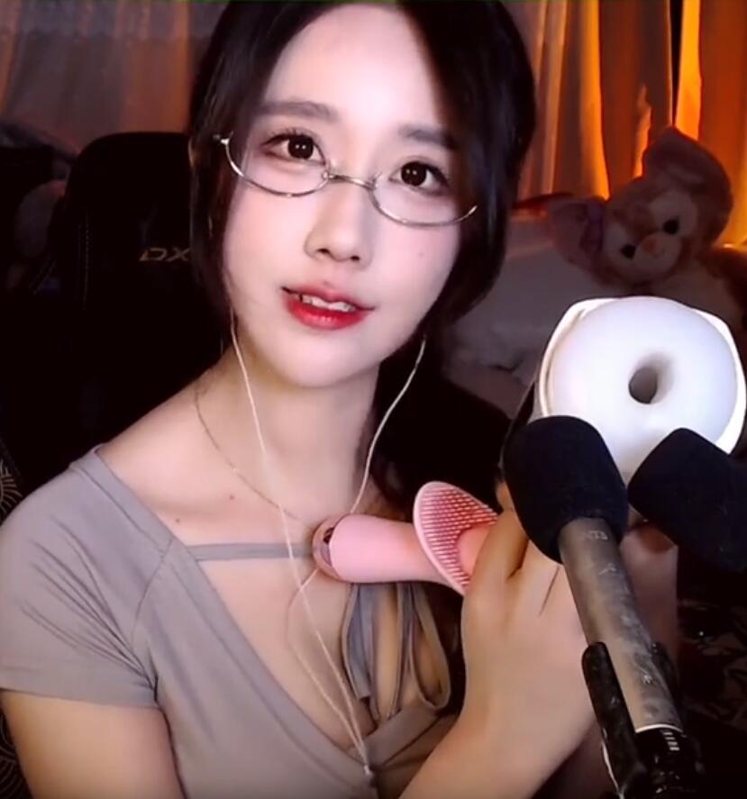 轩子巨2兔 定制!用飞机杯 讲解男性延迟训练