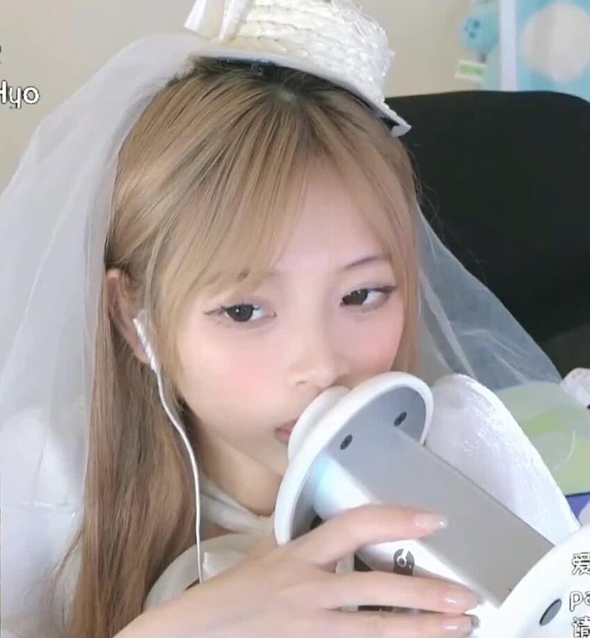 辣不辣Hyo 爱发电 最新ASMR福利 舔耳两V