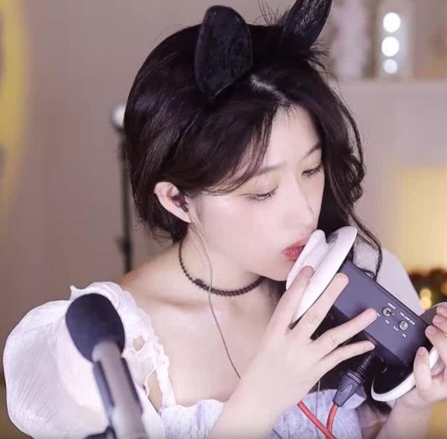 虎牙大伊伊ASMR 心跳kiss